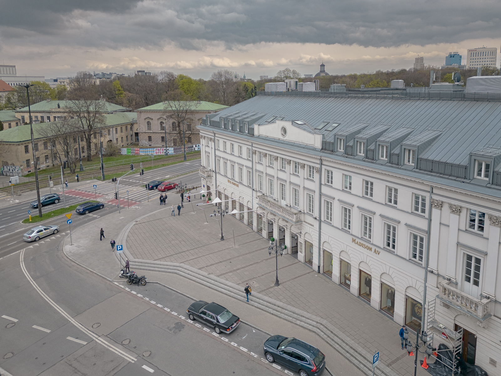 Projekty nieruchomościowe CERES Family Office - widok na ulicę